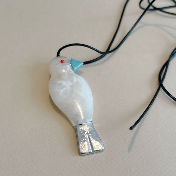 Elegant White Bird Pendant Necklace N1486 - Picture 3 of 5